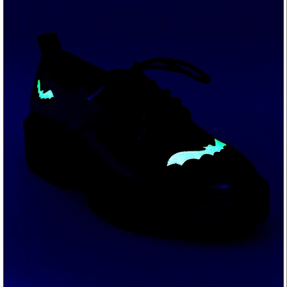 Hot topic, women's Oxford glow in the dark bat shoes - Picture 4 of 4